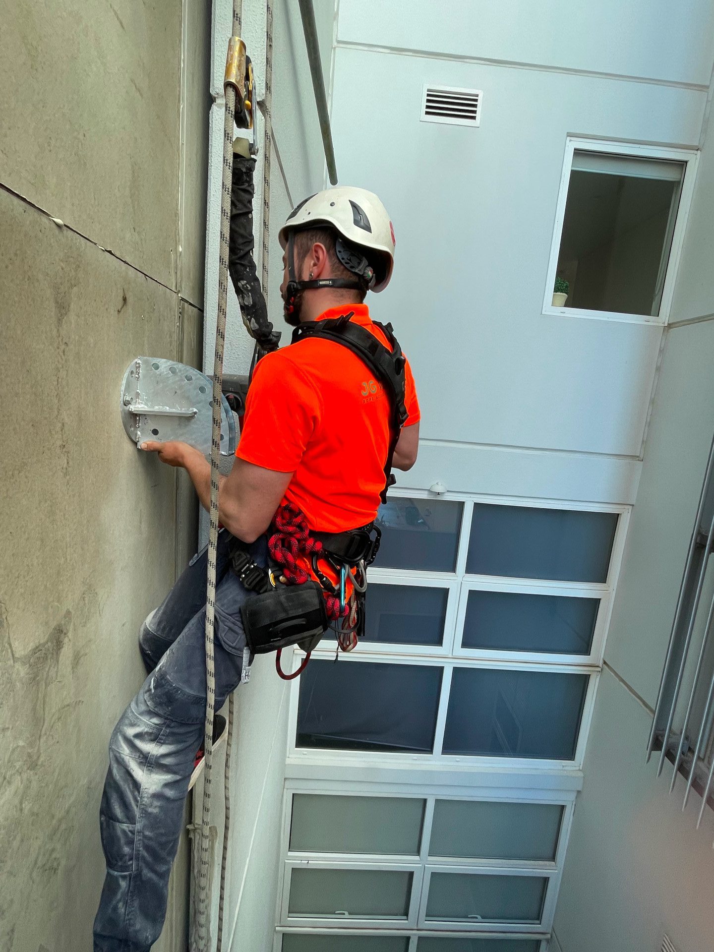 What Can Abseiling Technicians Do?